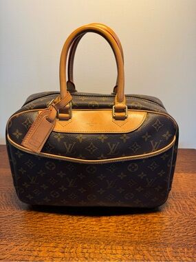 Louis Vuitton Vintage Deauville Monogram Bag with COA